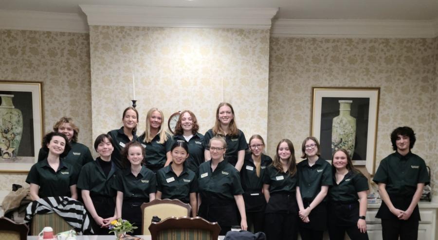 Dining staff photo2